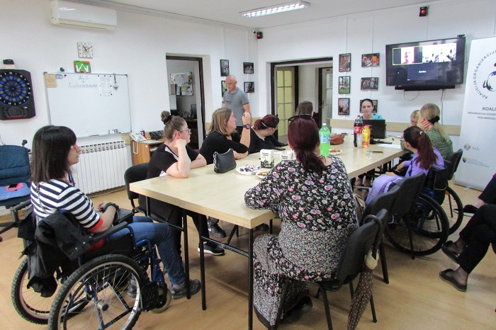 10 sastanak sa zenama i djevojkama sa invaliditetom Ovdje sam vidljiva i ponosna slika 3